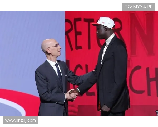 吉莱斯皮称赞马卢阿奇坚持不懈的精神面对失误依然全力以赴